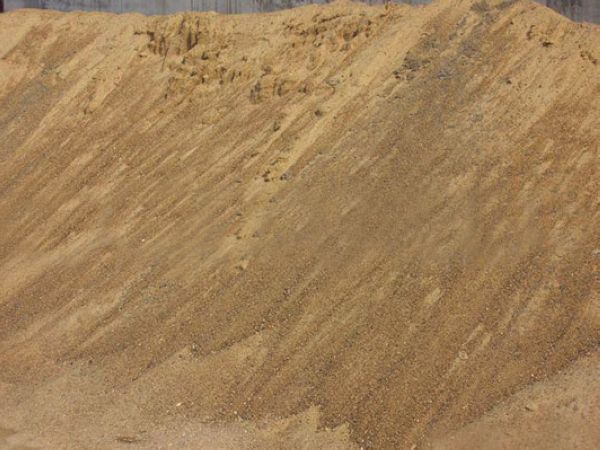 不太干燥的河沙高清